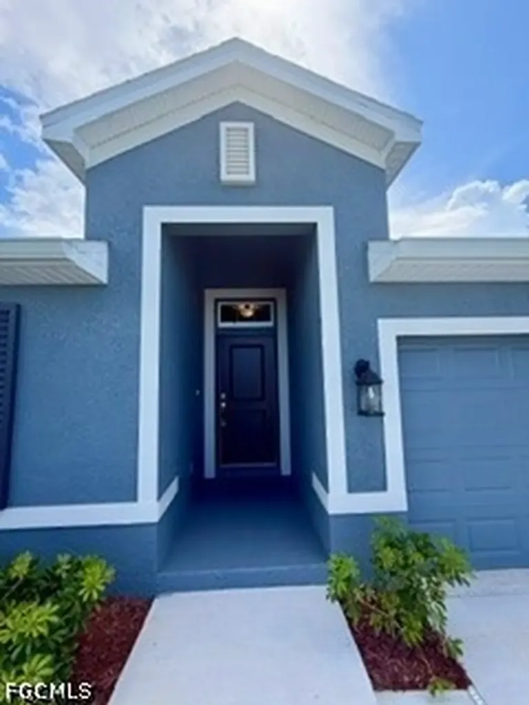 2605 NE 1st Place Cape Coral FL 33909