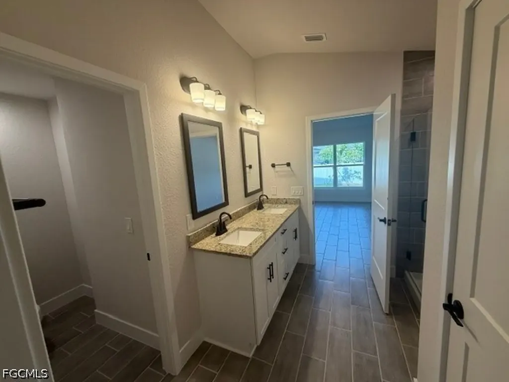 2605 NE 1st Place Cape Coral FL 33909