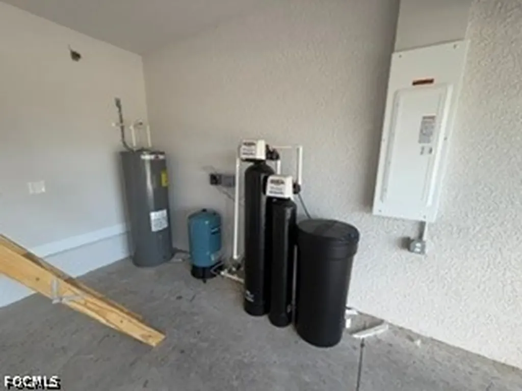 2605 NE 1st Place Cape Coral FL 33909