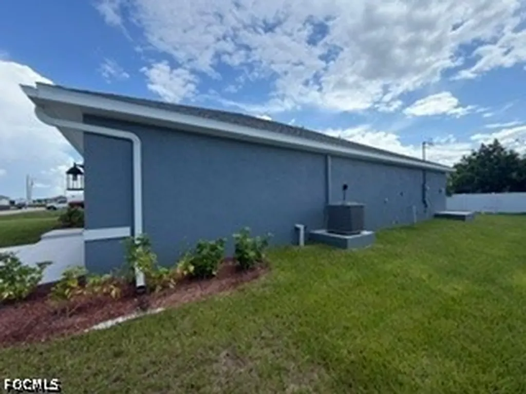 2605 NE 1st Place Cape Coral FL 33909