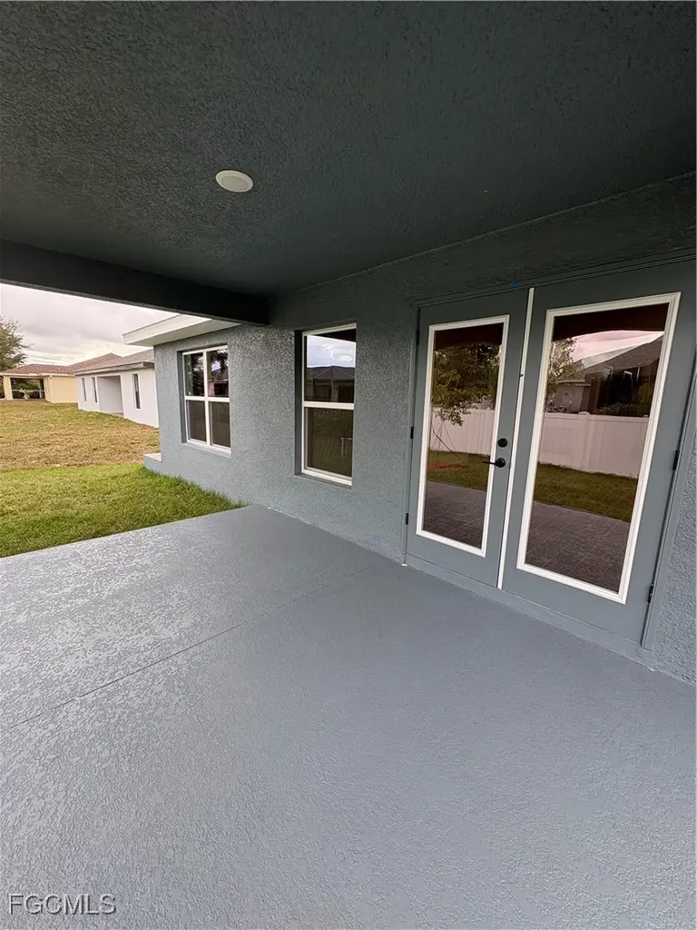 2605 NE 1st Place Cape Coral FL 33909
