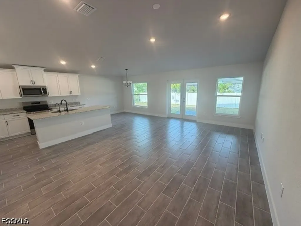 2605 NE 1st Place Cape Coral FL 33909