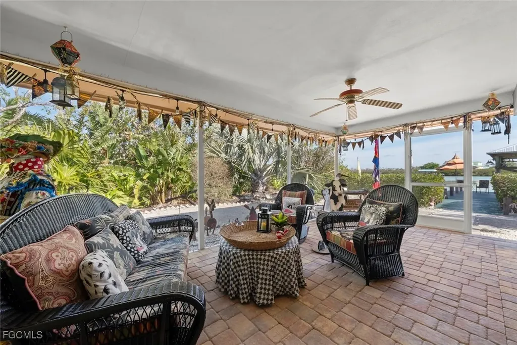 6076 Castaways Lane Sanibel FL 33957