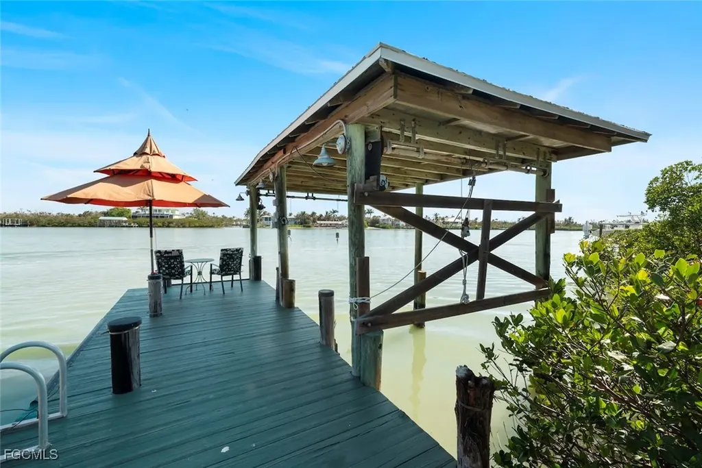 6076 Castaways Lane Sanibel FL 33957