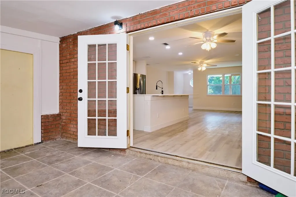 221 18th Avenue NW Naples FL 34120