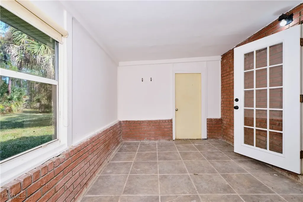 221 18th Avenue NW Naples FL 34120