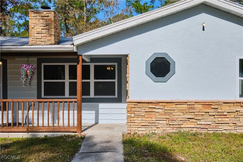 221 18th Avenue NW Naples FL 34120