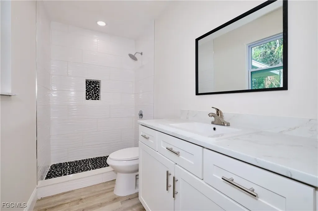 221 18th Avenue NW Naples FL 34120