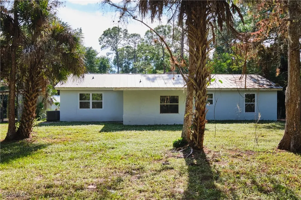 221 18th Avenue NW Naples FL 34120