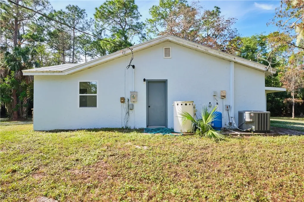 221 18th Avenue NW Naples FL 34120