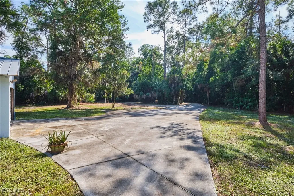221 18th Avenue NW Naples FL 34120