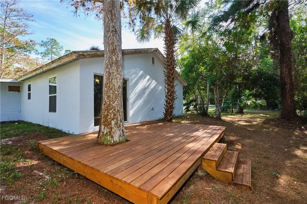 221 18th Avenue NW Naples FL 34120