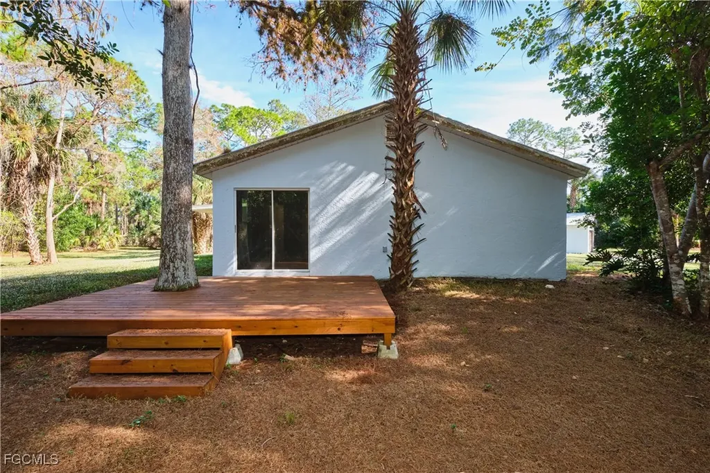 221 18th Avenue NW Naples FL 34120