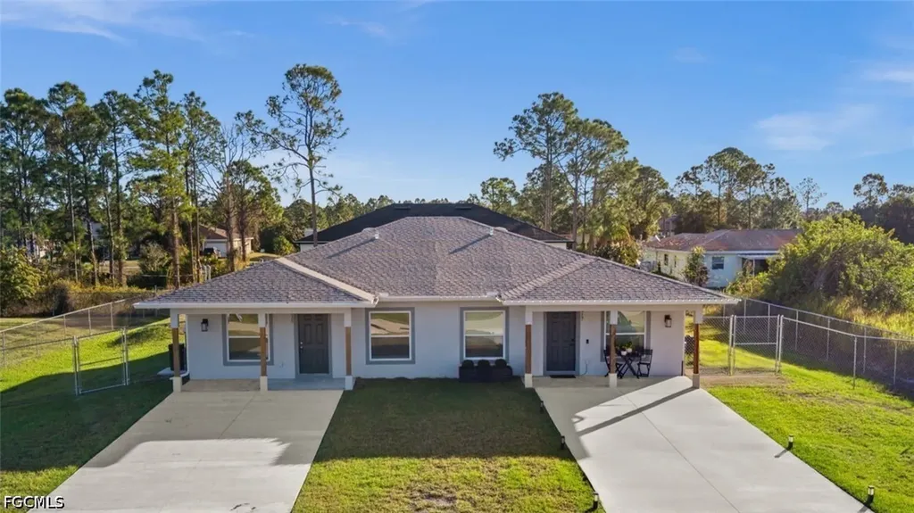 915-917 Graystone Avenue Lehigh Acres FL 33974