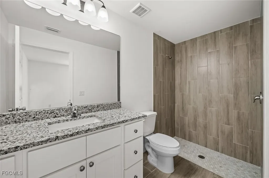 915-917 Graystone Avenue Lehigh Acres FL 33974