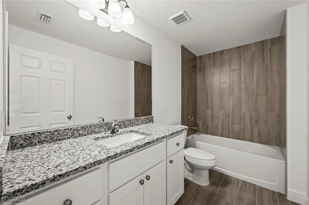 915-917 Graystone Avenue Lehigh Acres FL 33974