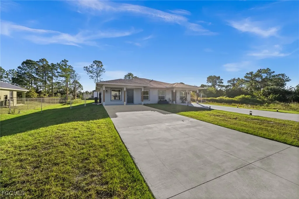 915-917 Graystone Avenue Lehigh Acres FL 33974