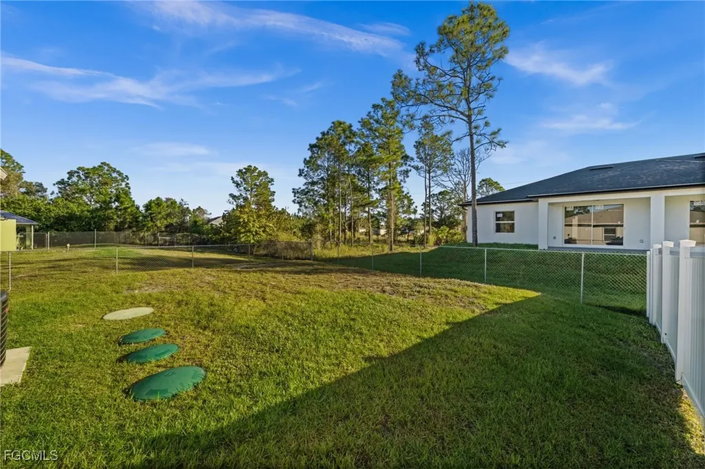 915-917 Graystone Avenue Lehigh Acres FL 33974