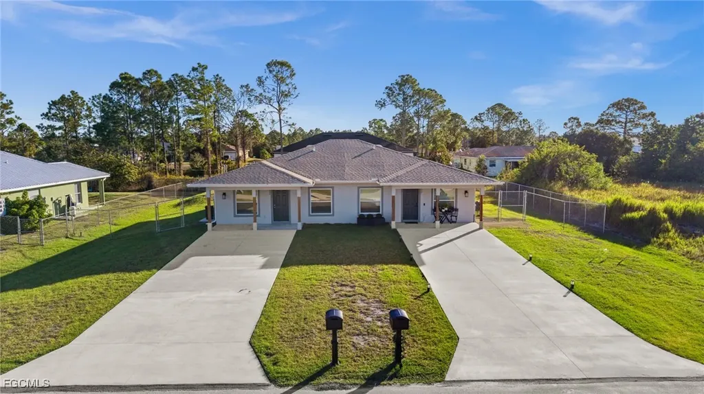 915-917 Graystone Avenue Lehigh Acres FL 33974