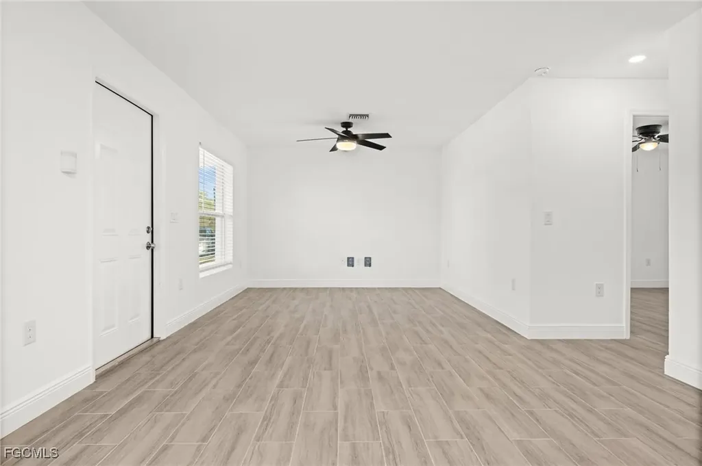915-917 Graystone Avenue Lehigh Acres FL 33974