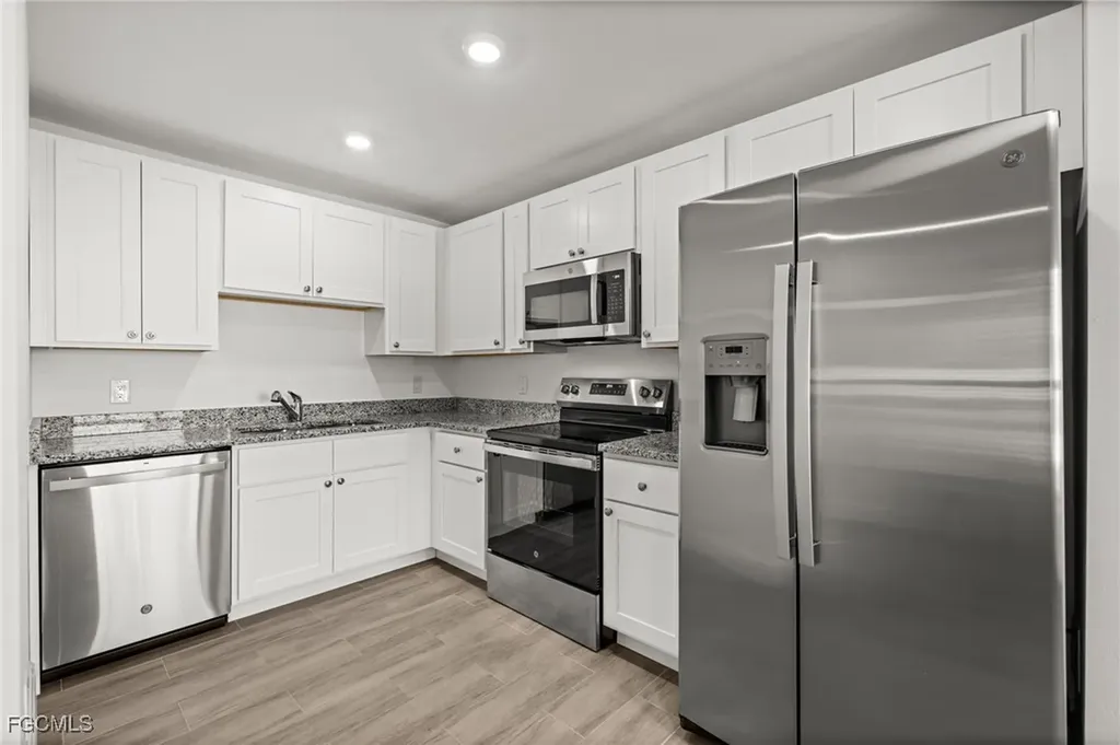 915-917 Graystone Avenue Lehigh Acres FL 33974