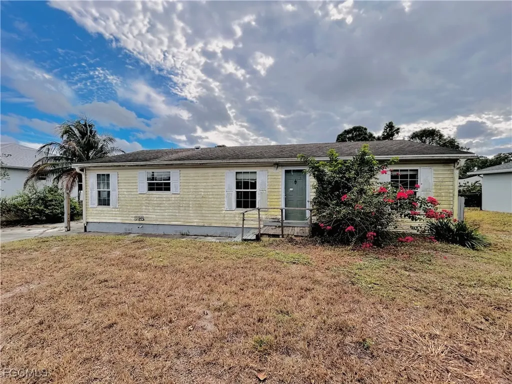 3007 52nd Street W Lehigh Acres FL 33971