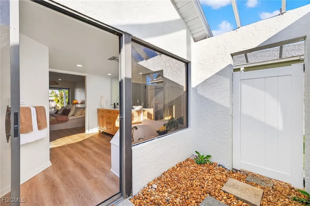 1221 SW 51st Terrace Cape Coral FL 33914