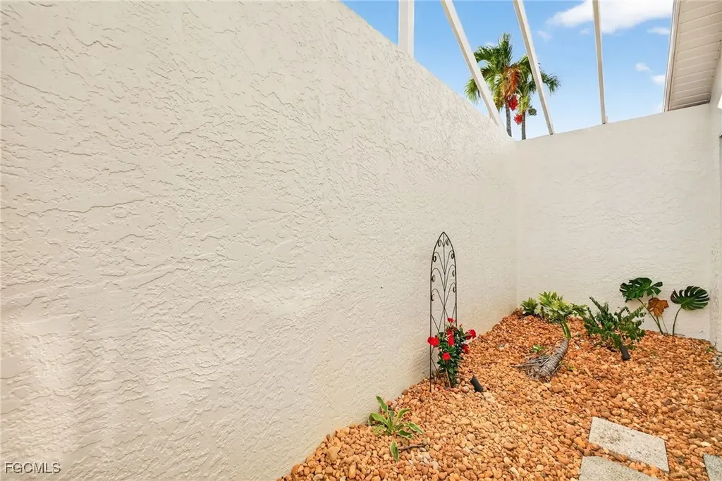 1221 SW 51st Terrace Cape Coral FL 33914