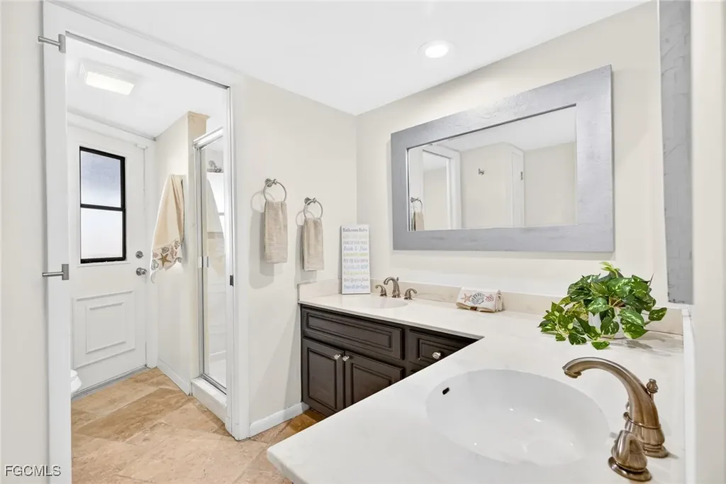 1221 SW 51st Terrace Cape Coral FL 33914