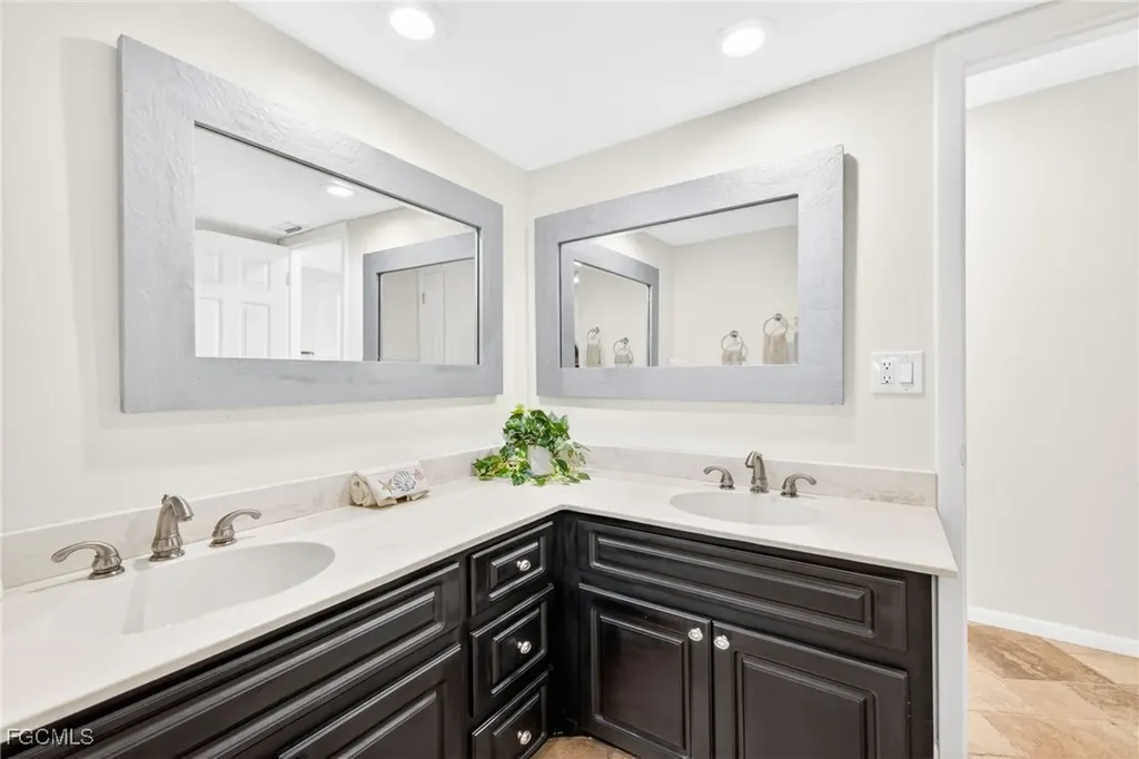 1221 SW 51st Terrace Cape Coral FL 33914