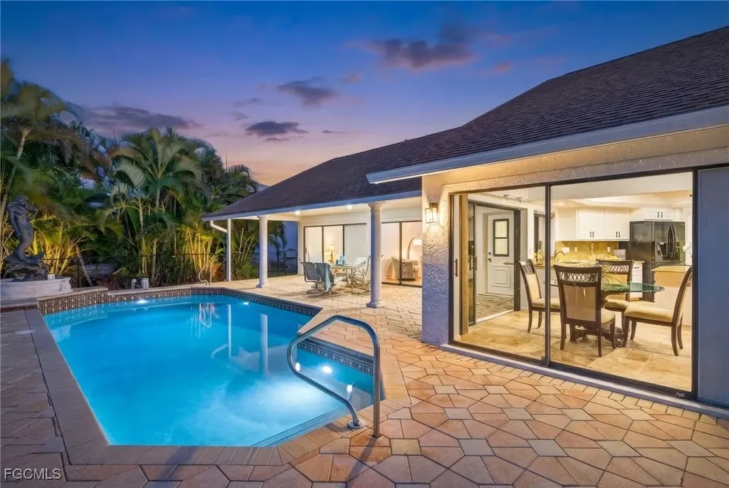 1221 SW 51st Terrace Cape Coral FL 33914