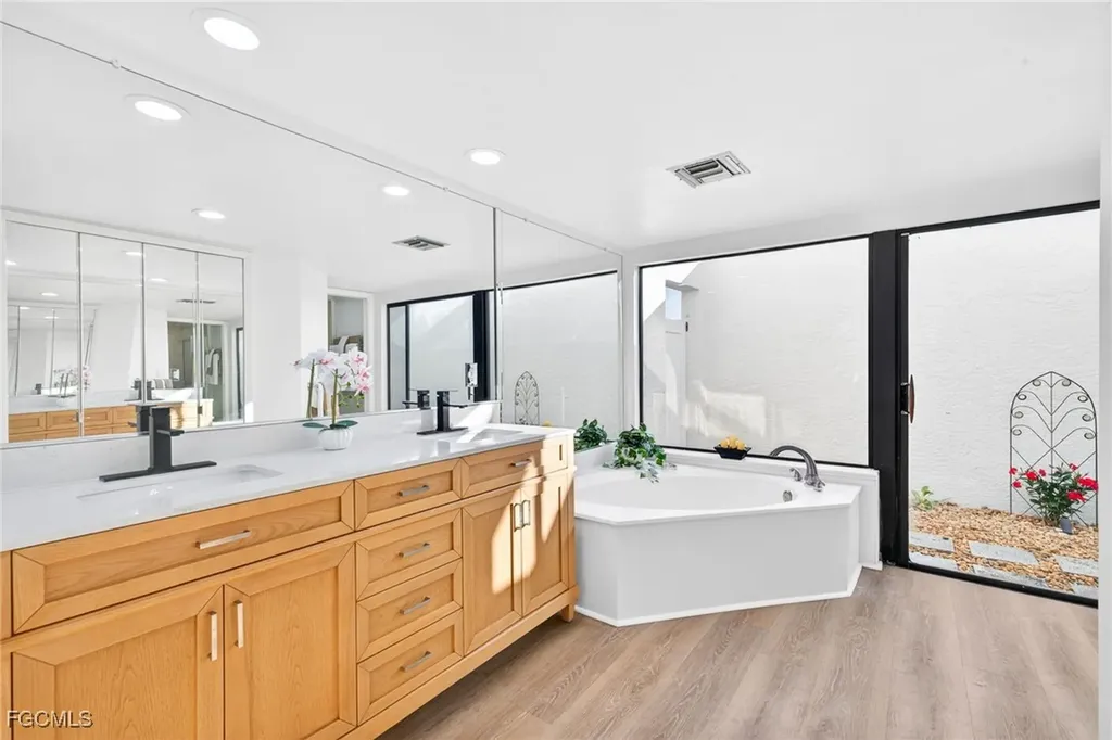 1221 SW 51st Terrace Cape Coral FL 33914