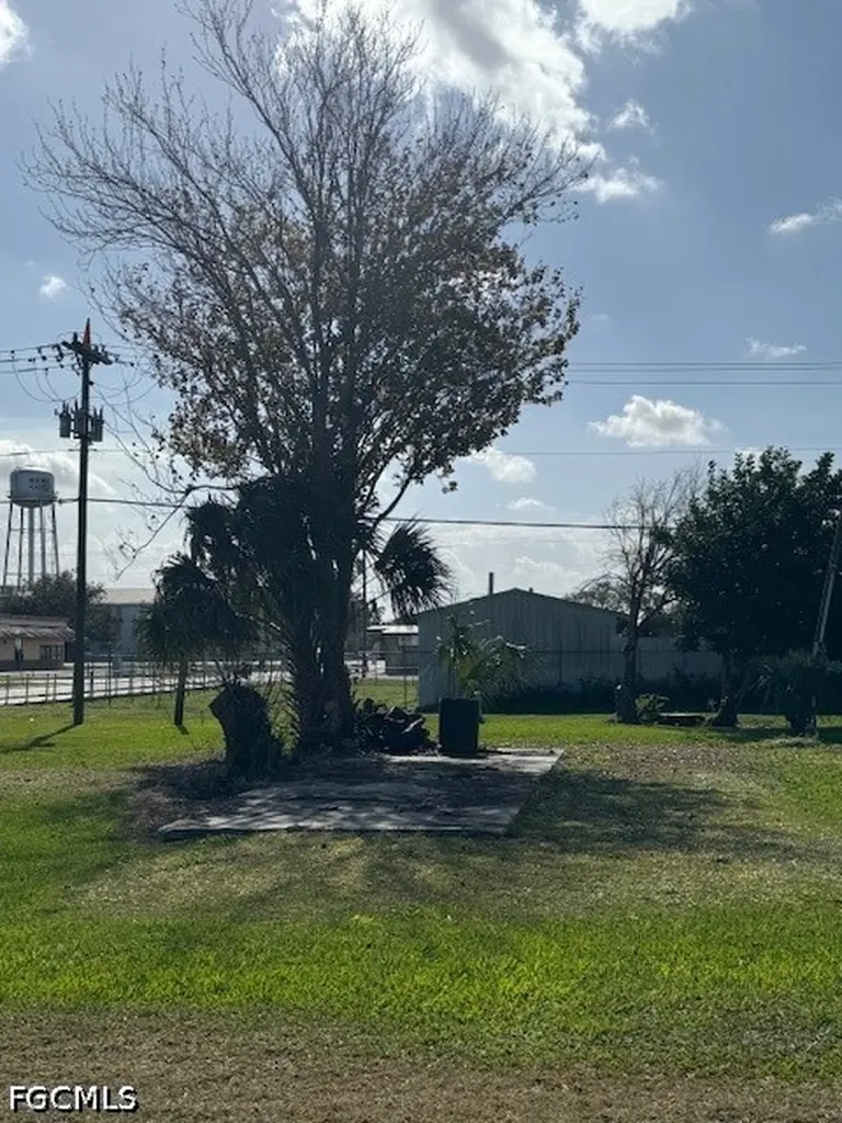 628 Railroad Avenue NW Moore Haven FL 33471