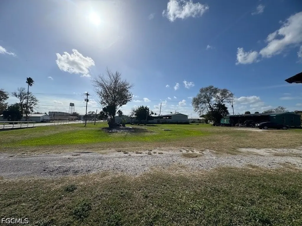 628 Railroad Avenue NW Moore Haven FL 33471