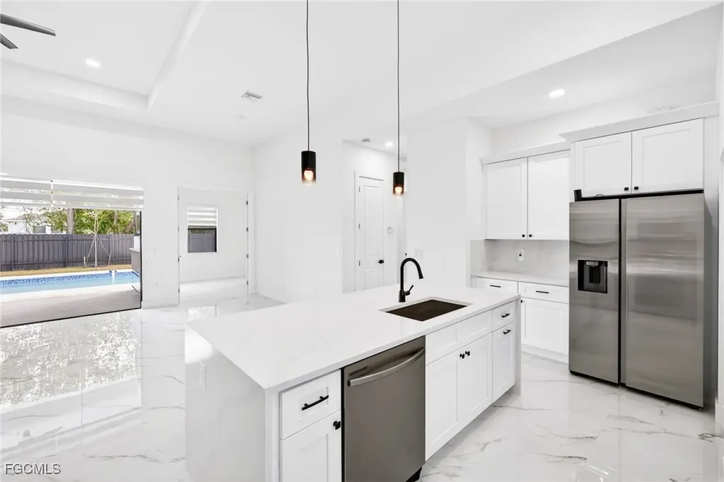 27 SW 8th Place Cape Coral FL 33991