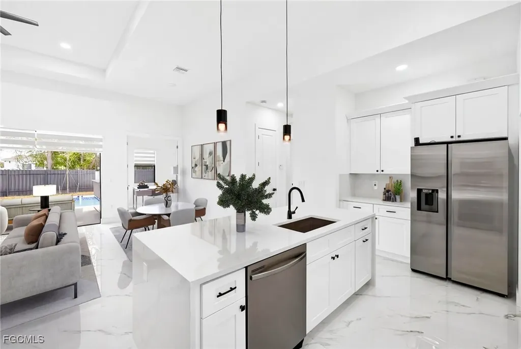 27 SW 8th Place Cape Coral FL 33991