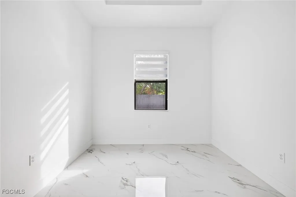 27 SW 8th Place Cape Coral FL 33991