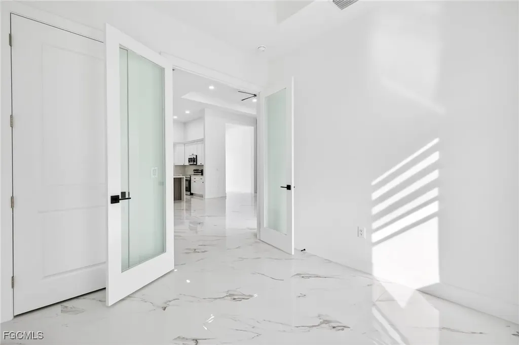 27 SW 8th Place Cape Coral FL 33991