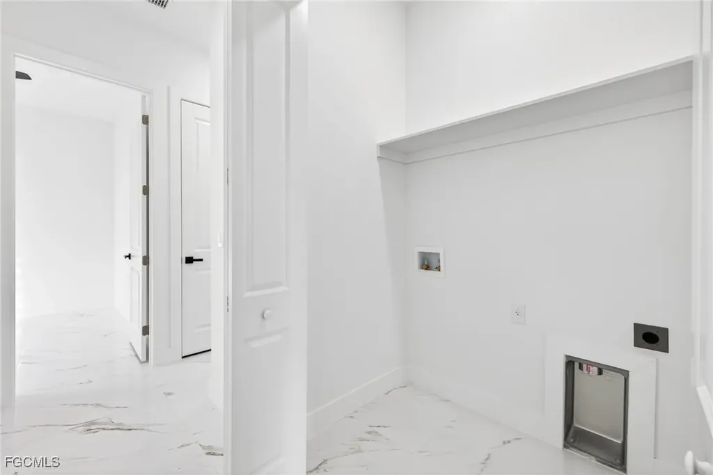 27 SW 8th Place Cape Coral FL 33991