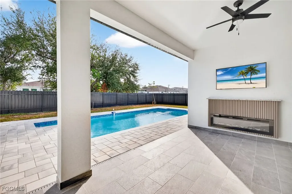 27 SW 8th Place Cape Coral FL 33991