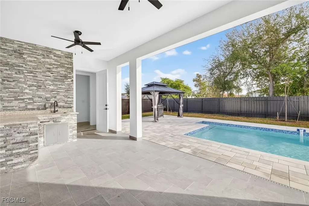 27 SW 8th Place Cape Coral FL 33991