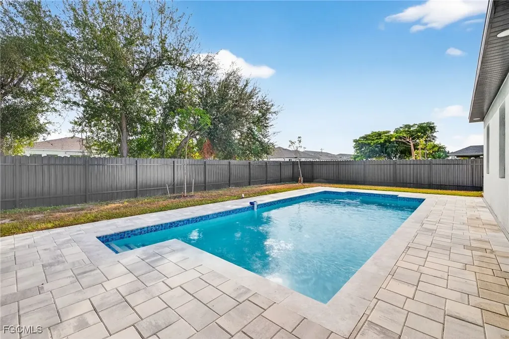 27 SW 8th Place Cape Coral FL 33991