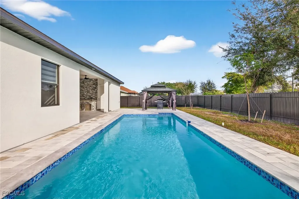 27 SW 8th Place Cape Coral FL 33991