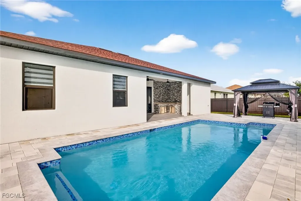 27 SW 8th Place Cape Coral FL 33991