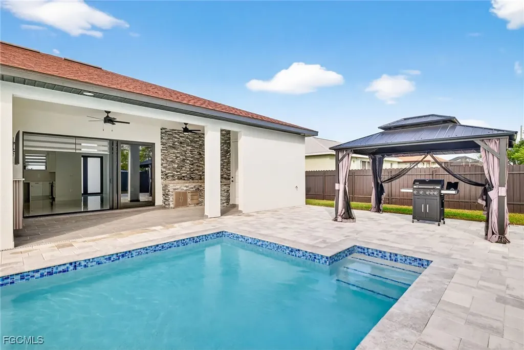 27 SW 8th Place Cape Coral FL 33991