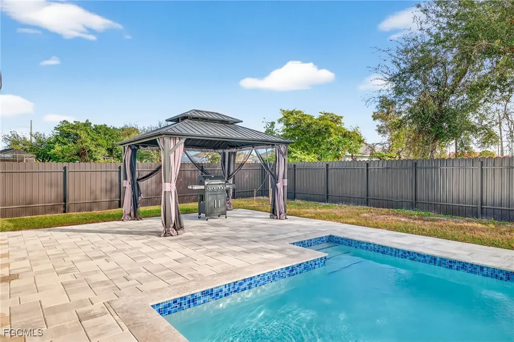 27 SW 8th Place Cape Coral FL 33991