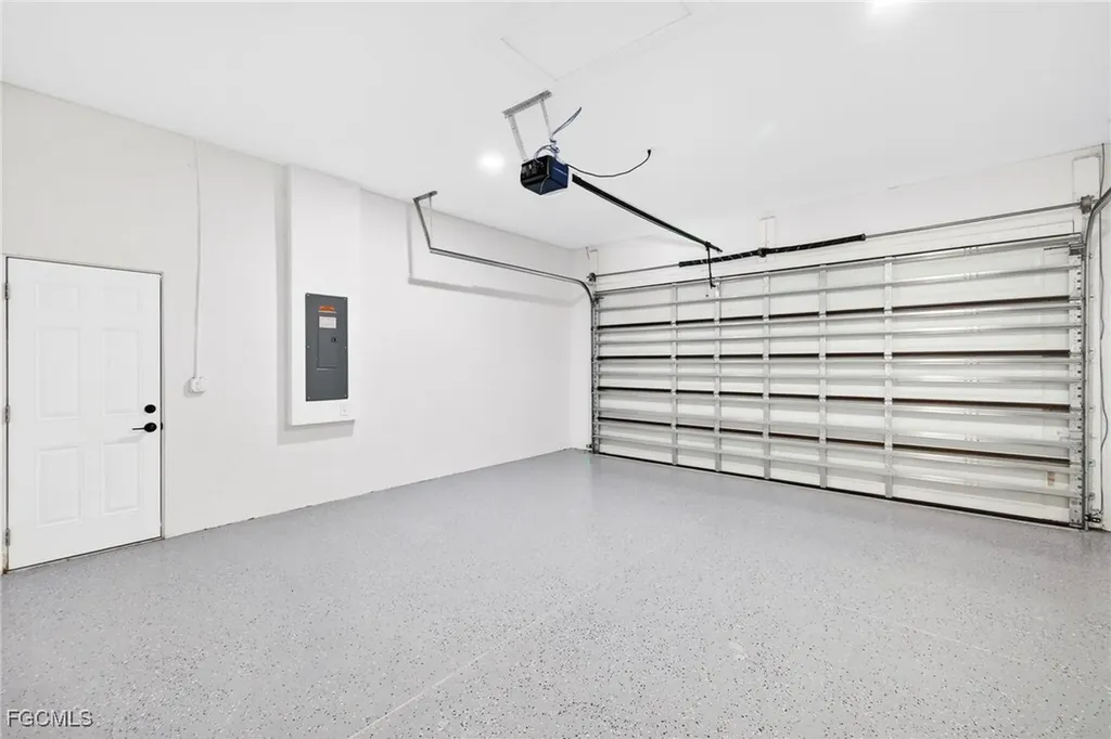 27 SW 8th Place Cape Coral FL 33991