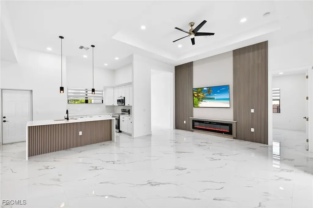 27 SW 8th Place Cape Coral FL 33991