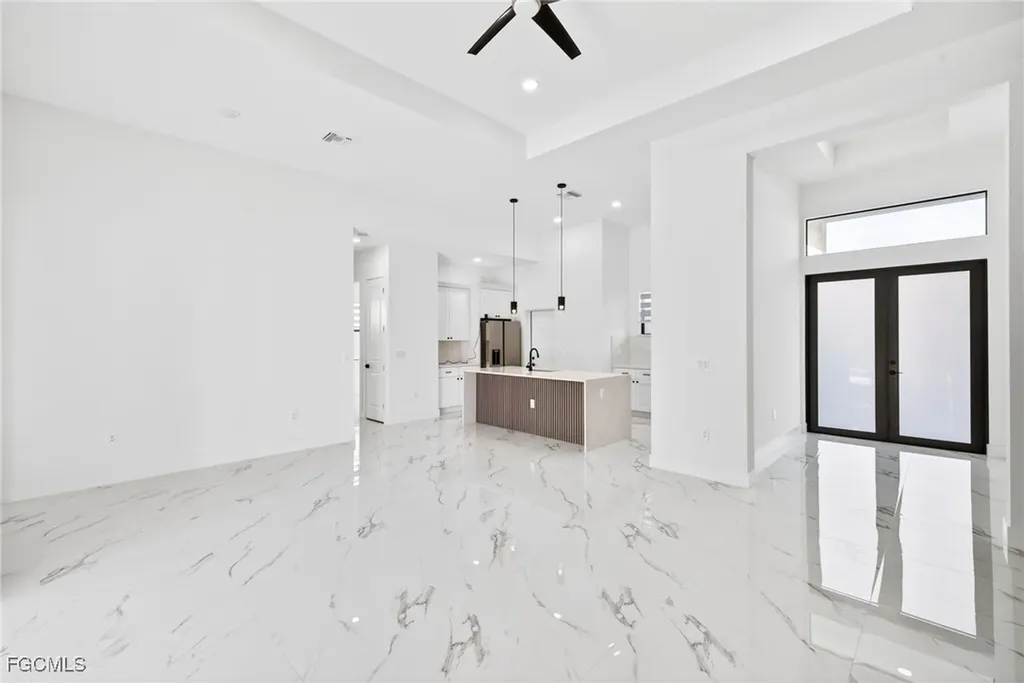 27 SW 8th Place Cape Coral FL 33991