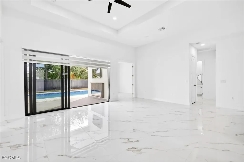 27 SW 8th Place Cape Coral FL 33991